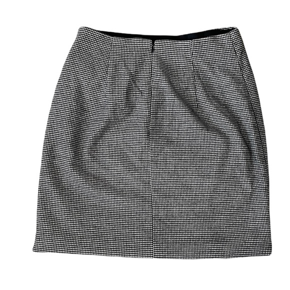 Club Monaco | Black and White Houndstooth Faux Wrap High Waist Mini Skirt 0 - Picture 3 of 14